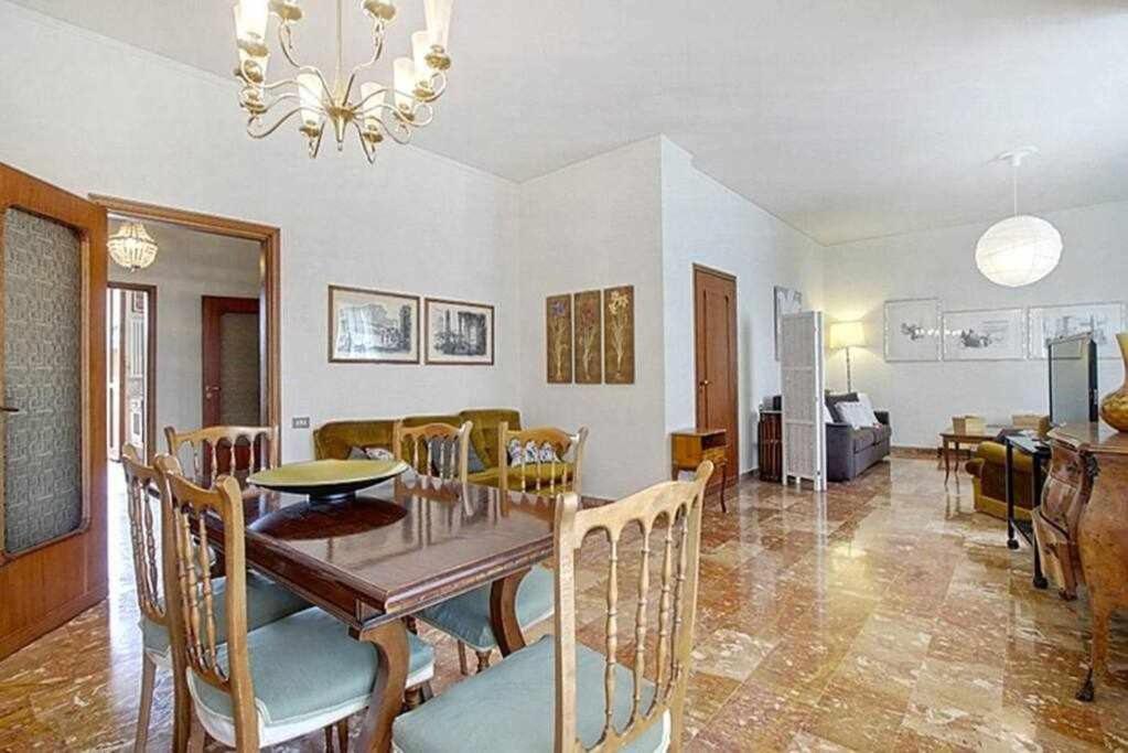 Appartamento Frati Bigi With Two Bedrooms And Parking Firenze