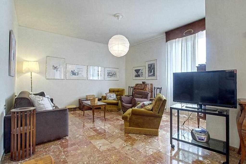 Frati Bigi With Two Bedrooms And Parking Appartamento Firenze