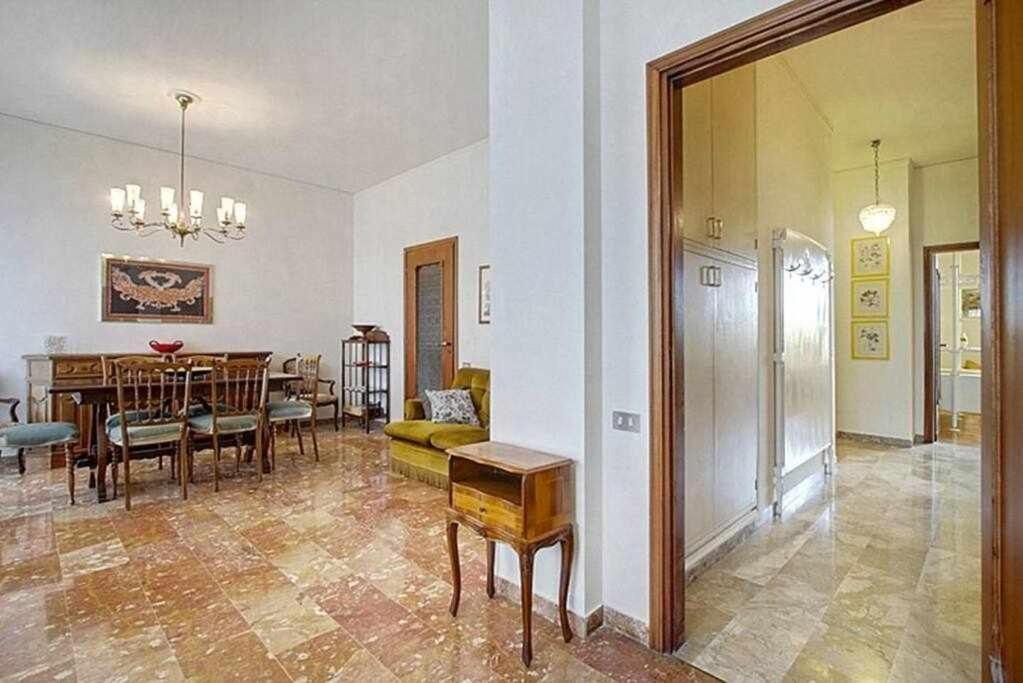 Frati Bigi With Two Bedrooms And Parking Appartamento Firenze