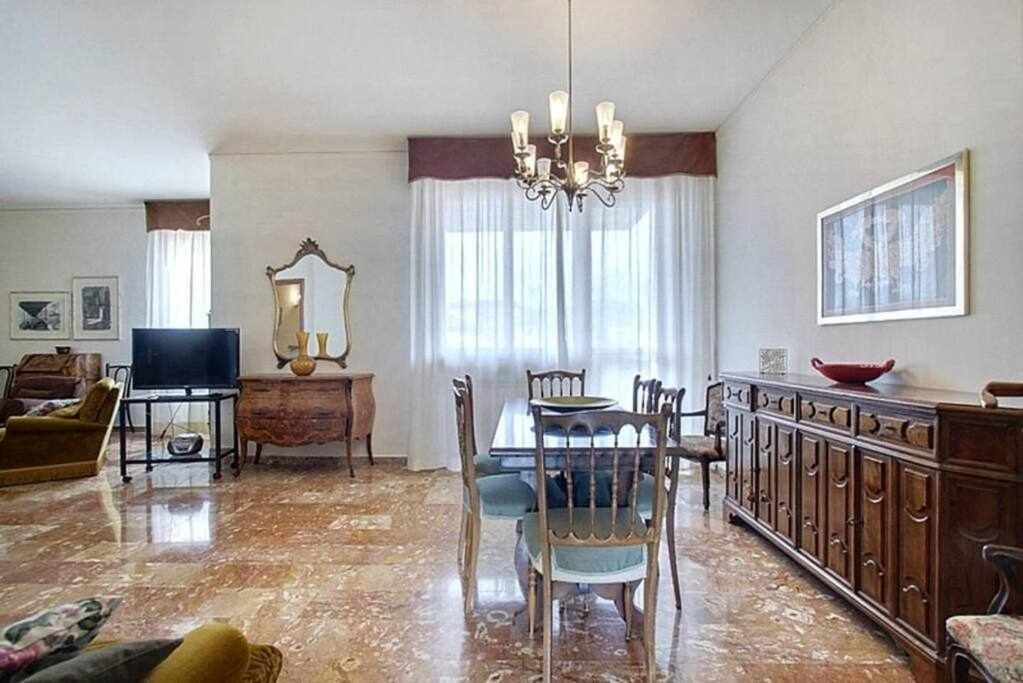 Frati Bigi With Two Bedrooms And Parking Florenz