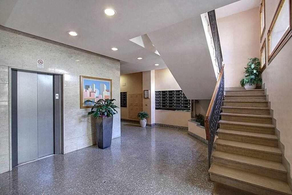 Frati Bigi With Two Bedrooms And Parking Appartamento *